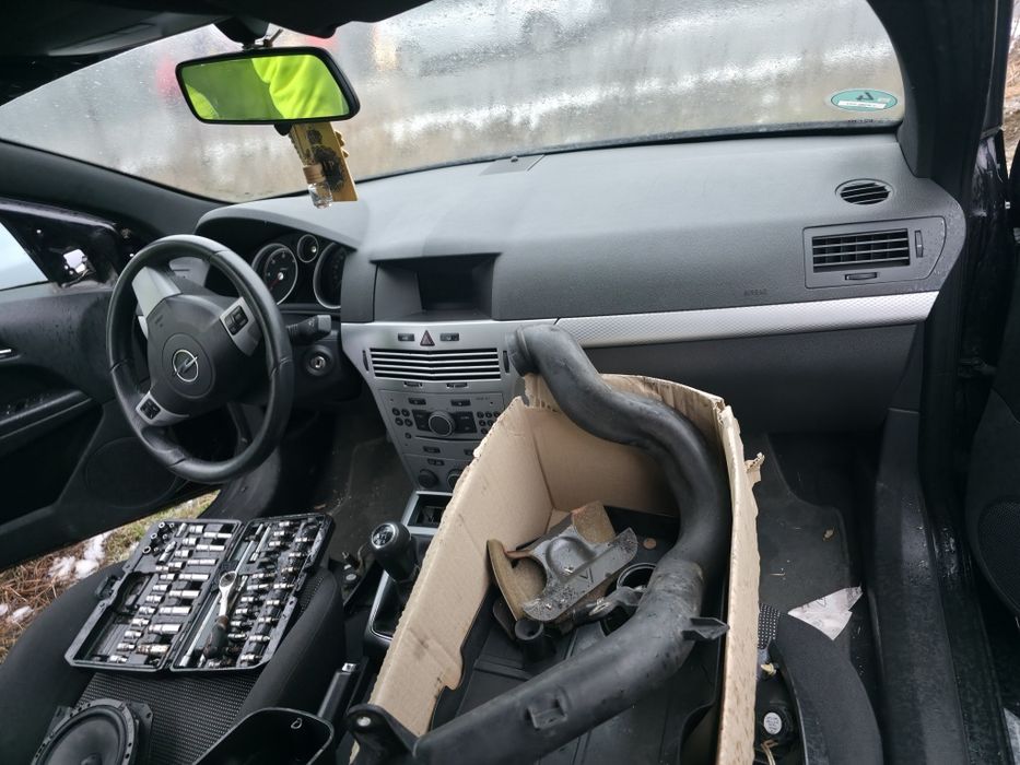 Portiera Stanga Opel Astra H GTC + alte piese