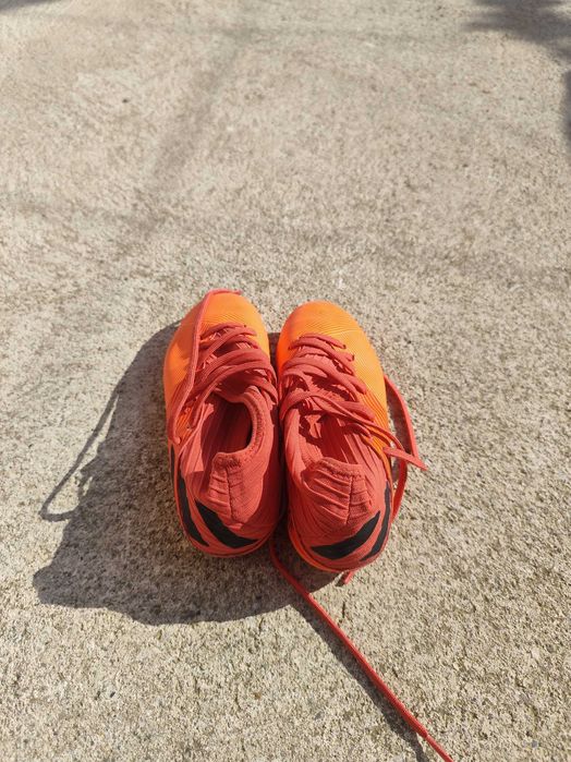 Детски бутонки за футбол Adidas 34 номер