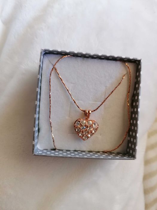 Колие сърце с камъни