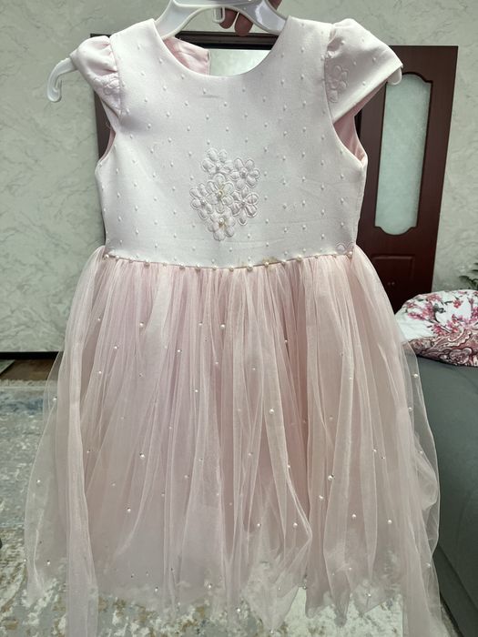 Платье для девочки в возрасте 8-9 лет