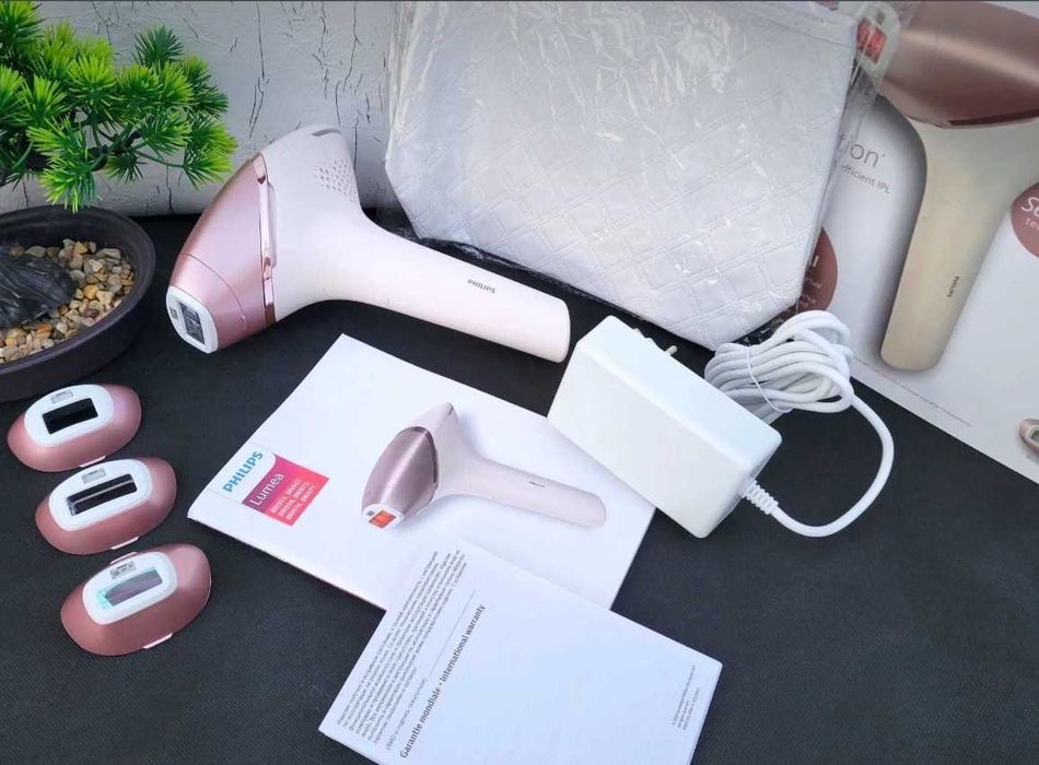 Фотоепилатор Philips Lumea 9000