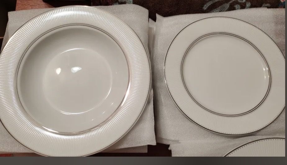 Продам сервиз 24 предмета в идеальном состоянии