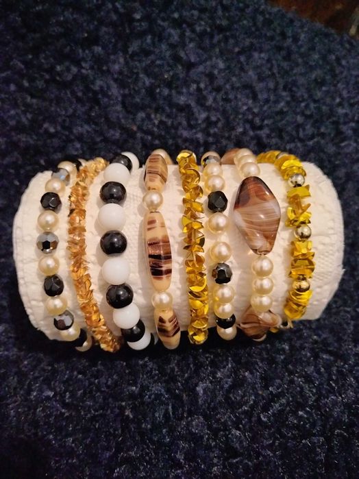 Ръчно изработени гривни - уникален стил за всеки повод!