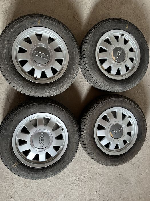 комплект литых дисков R15 с зимней резиной на Audi