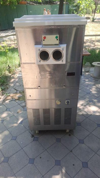 Marojniy aparat sotiladi. Продается фризер для мороженого