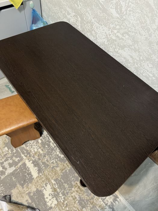 Продам стол и табуретки