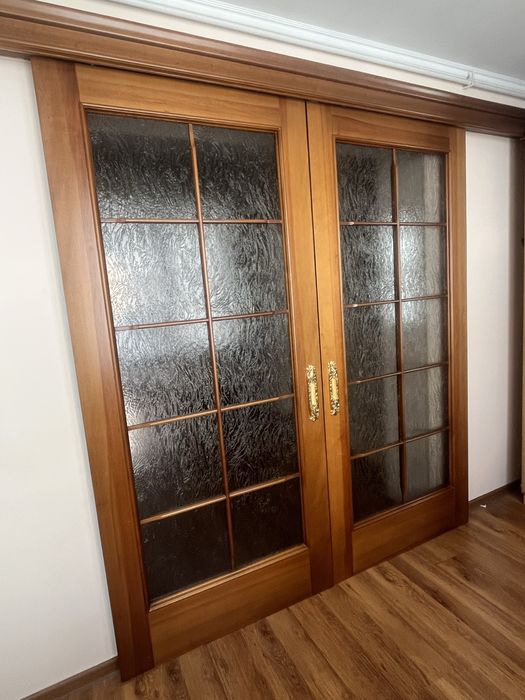 Продам двери раздвижные , из массива дерева