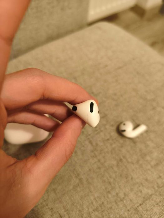 Airpods 4 cu ANC