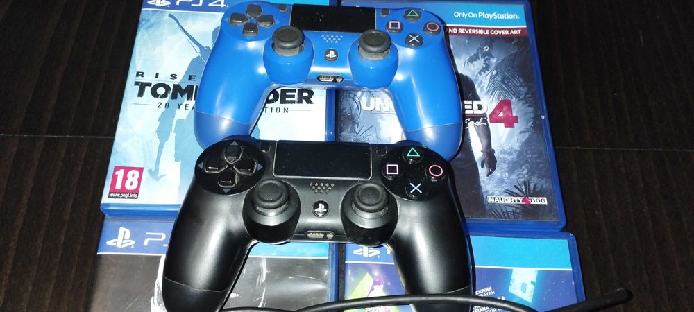 PS4 500GB + 2 джойстика + камера + подарък 5 игри
