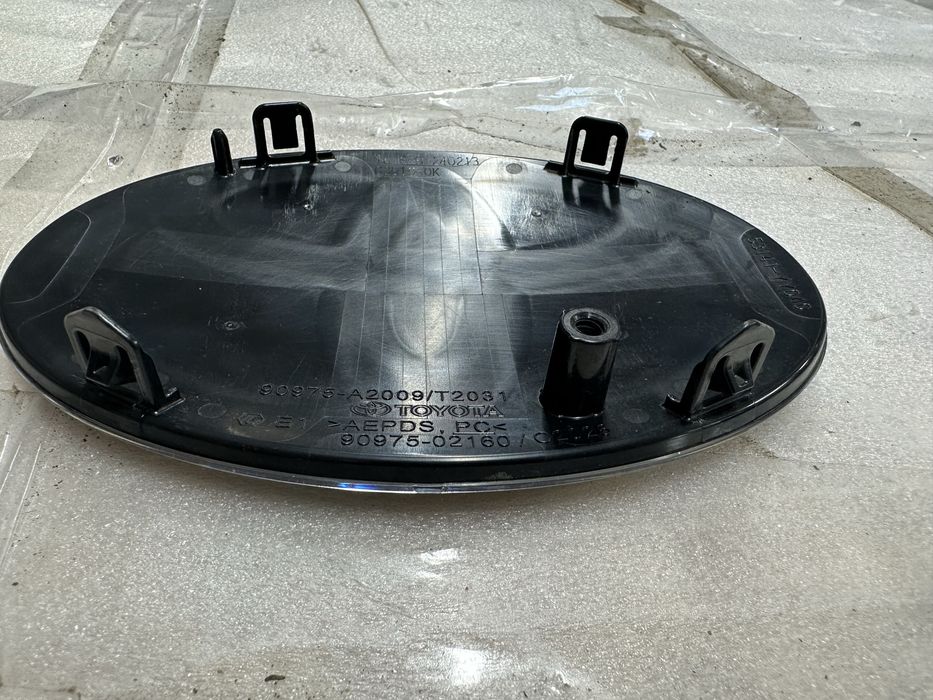 Emblemă toyota corolla cross.cod:90975-02160