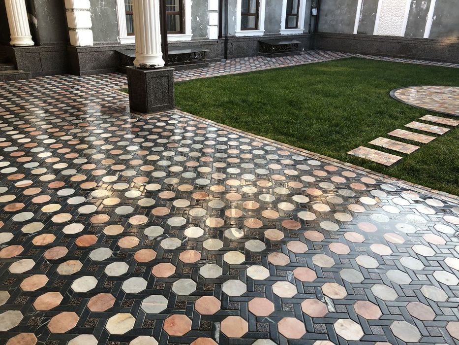 Мозаичные плиты из натурального камня( брусчатка)