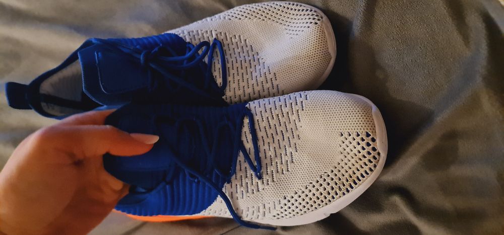 Adidasi unisex foarte usori