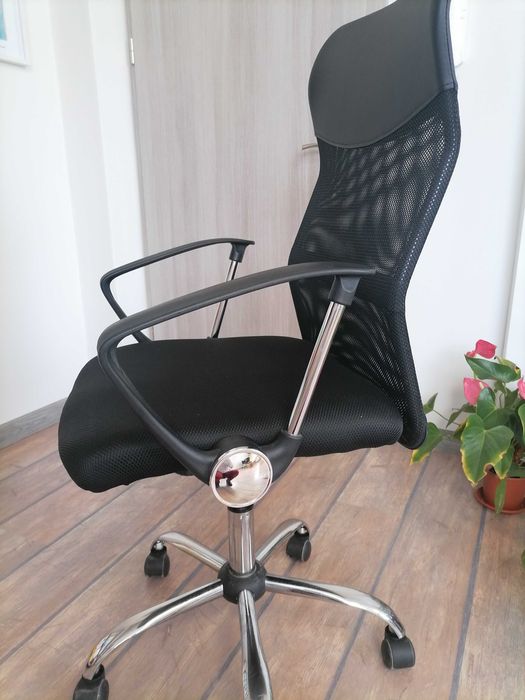 Офис стол запазен с работещ механизъм