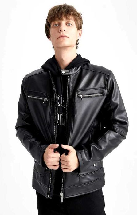 Продам мужскую демисезонную куртку 56 (XXL) размера черную новую