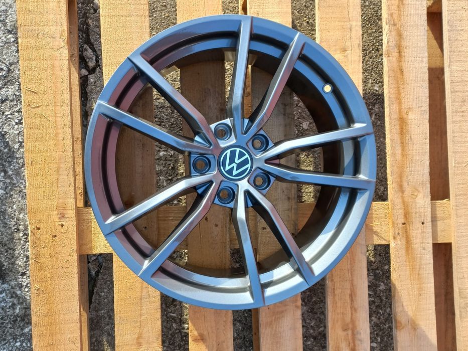 17"Vw Poteria Gunmetal 7.5j et40 Golf Passat Tiguan Touran Caddy Seat Škoda Чисто Нови