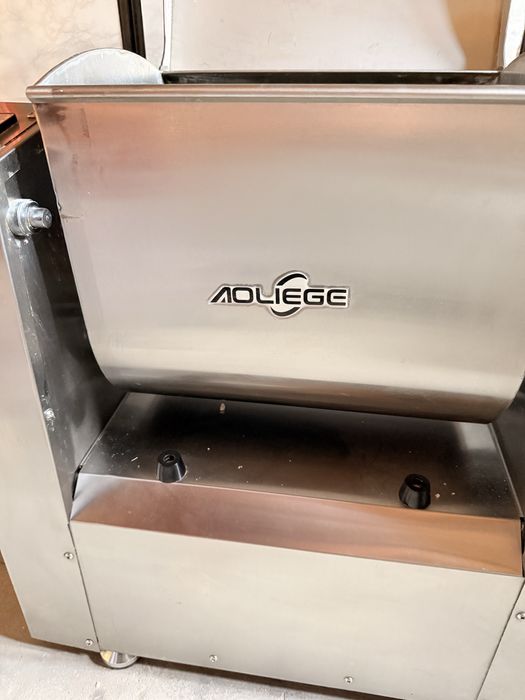 Продается тестомес тесто