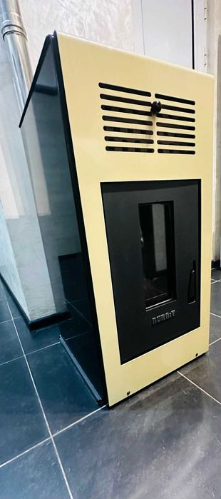 Пелетна камина Burnit 10 kW – много запазена, готова за отоплителния сезон
