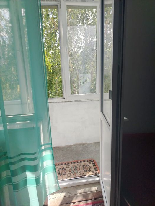 Închiriez apartament cu 3 camere