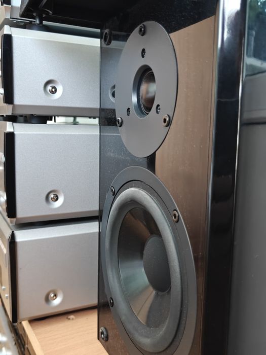 **Sistem audio-video Yamaha Natural Sound (RX-E200, KX-E100, CDX-E200, DVD-E600) + Boxe NX-E200**