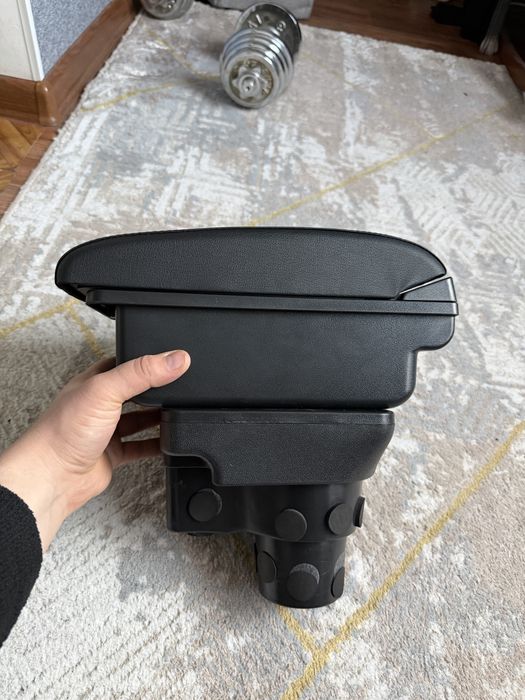 Подлокотник hyundai accent , kia rio