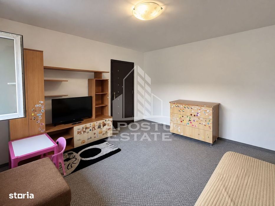 Apartament cu 3 camere,semidecomandat,centrala proprie ,zona Girocului