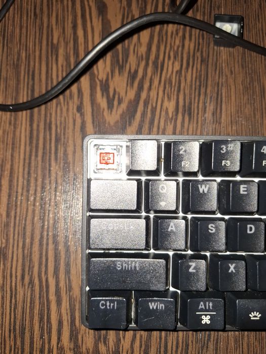 Tastatura mecanica gaming qwertykey H61 split stare excelenta folosita 1 an