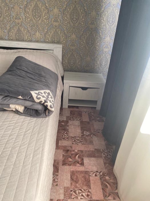 Спальная мебель в отличном состоянии вместе с матрасом