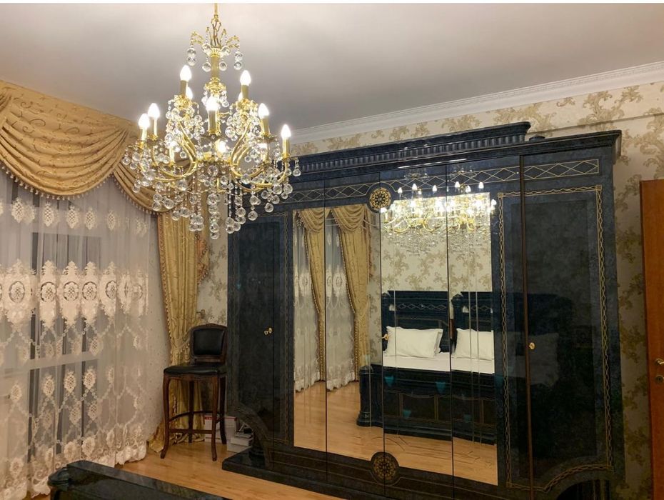 Lustre  diferite dimensiuni 10 bucăți + 6 aplicate pe perete