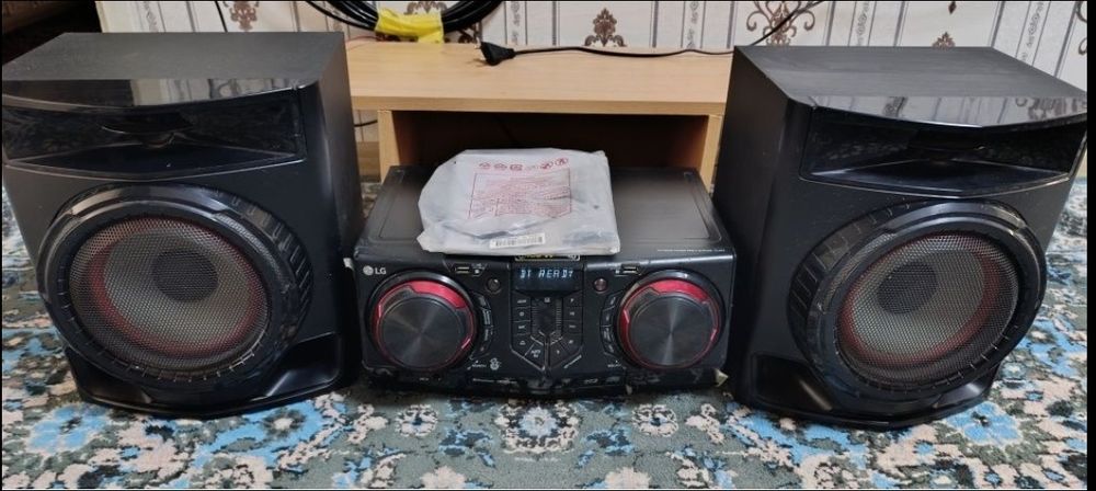 Продаётся музыкальный центр LG CJ44