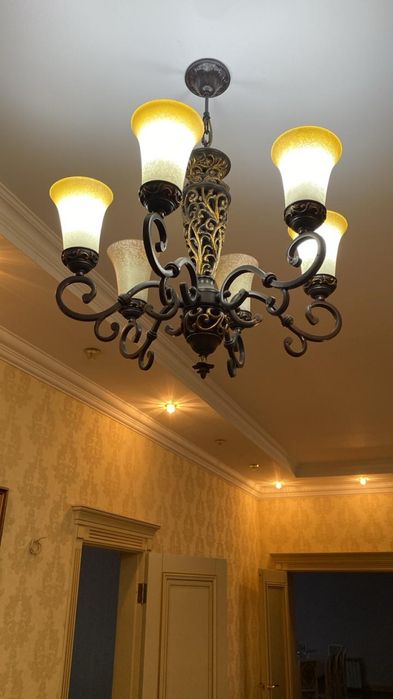 Продается люстры в хорошем состоянии 2 шт