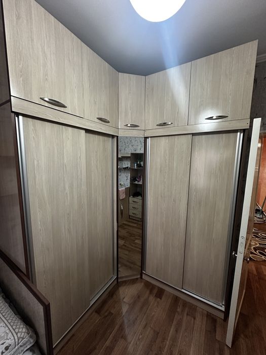 комплект мебель сотилади