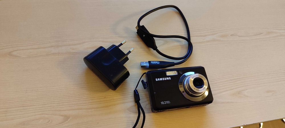 Цифров фотоапарат Samsung ES55 (10.2MP) - Пълен комплект + Карта памет
