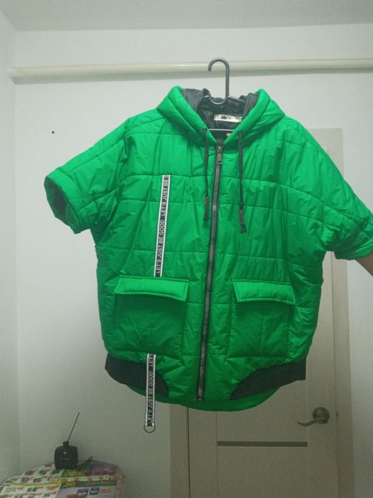 Продам 2 стильные курточки  54р