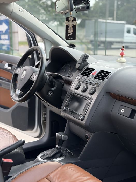 Volkswagen Touran Highline 2.0 TDI DSG – 170 CP – 7 locuri