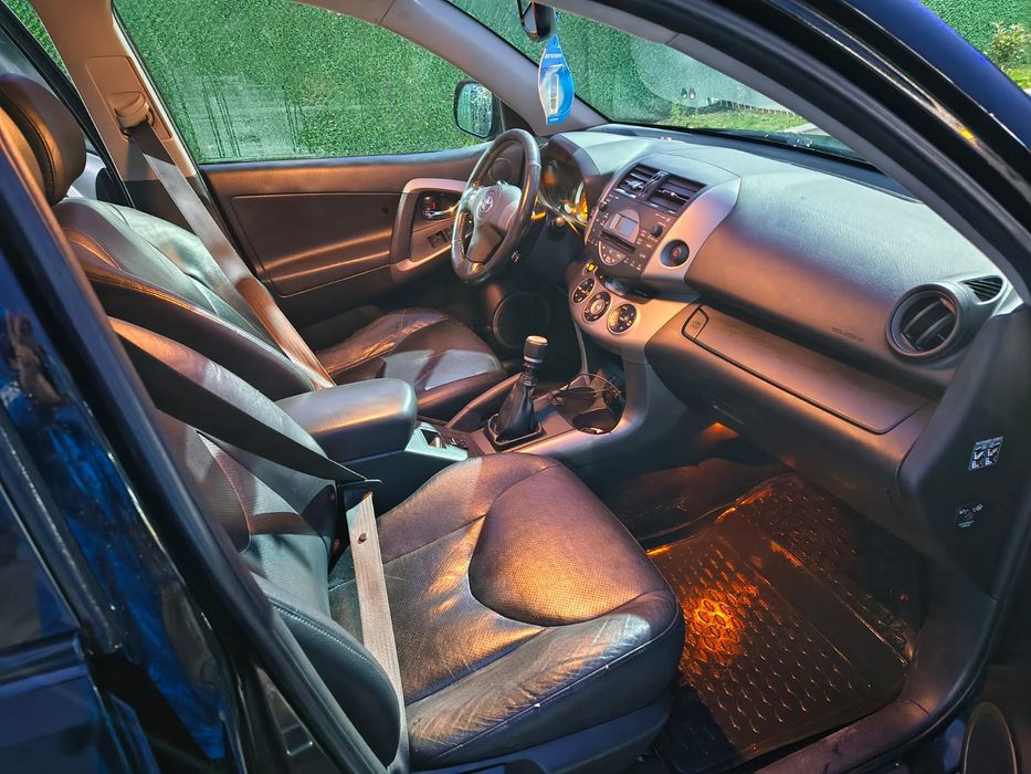 Toyota RAV4 din 2008 Motor 2.0 dieles 6+1 , Piele neagra ,Cheless Goo