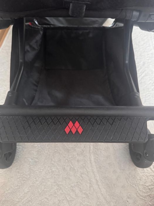 Коляска прогулочная Maclaren Atom