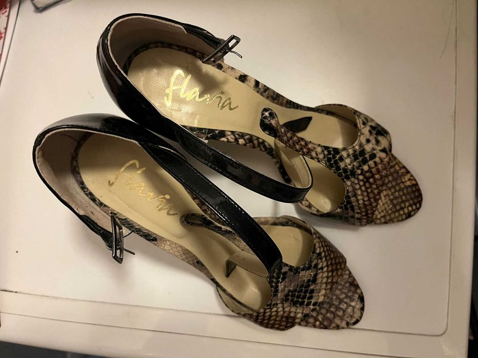 дамски елегантни сандали от естествен лак и змийска кожа