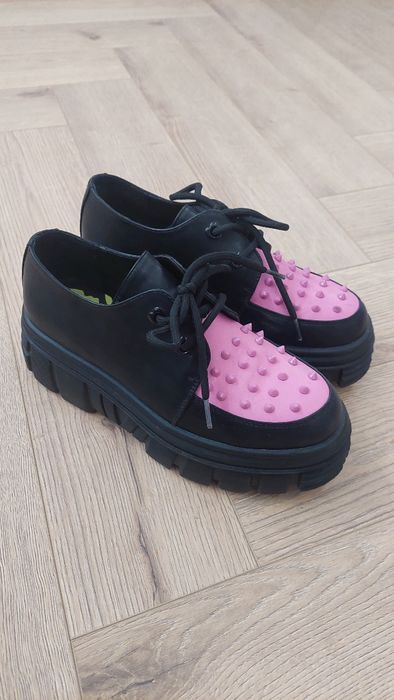 Обувки с декорация