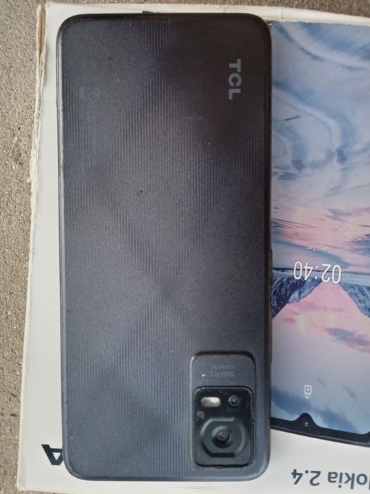 Телефони за части