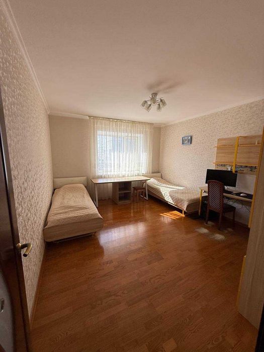 Продам 4 комнатную квартиру
