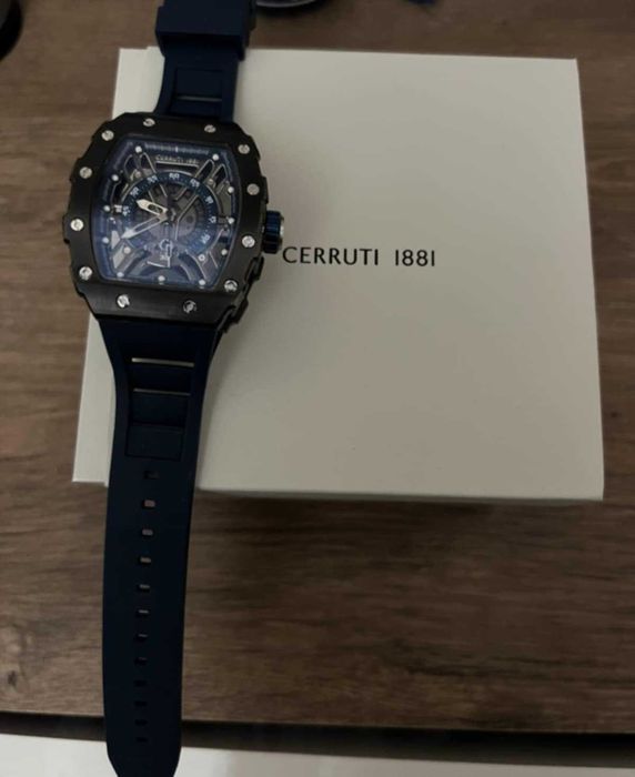 Часовник CERRUTI 1881 с кутия и гаранция