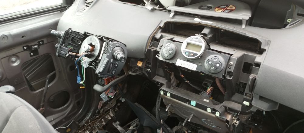 Рено Меган Сценик 2 на части