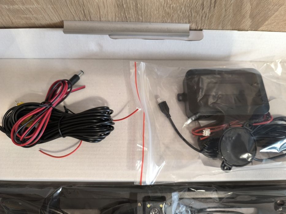 Стойка за номер с камера и парктроник