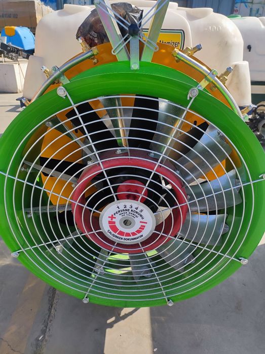 Опрыскиватель 400л садовый