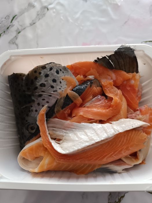 Продаеться обрезь семги