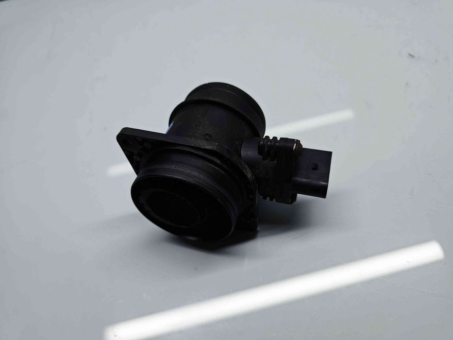 Debitmetru aer Volkswagen Caddy 3 (2KA, 2KH) [Fabr 2004-2009] 03890646