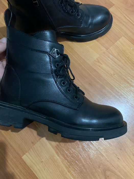 Продаются ботинки осень-весна