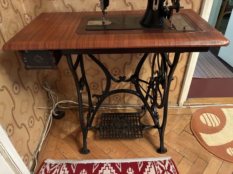 Masina cusut veche fabrik marke