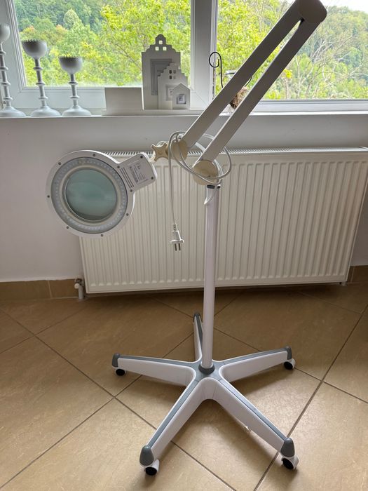 Lampă cosmetică lupă