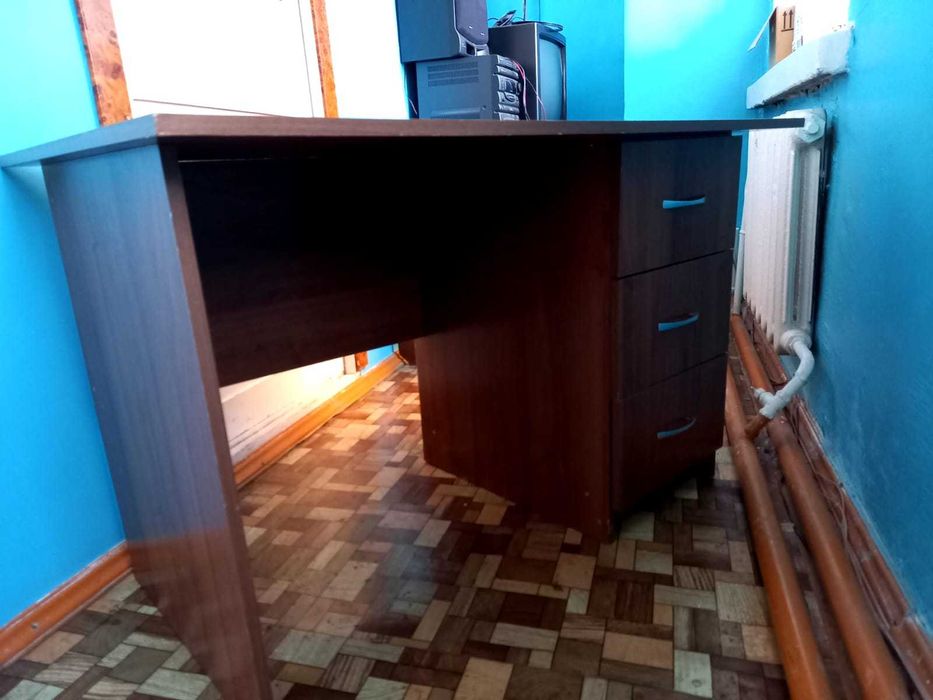 шкафы,столы в офис,магазин